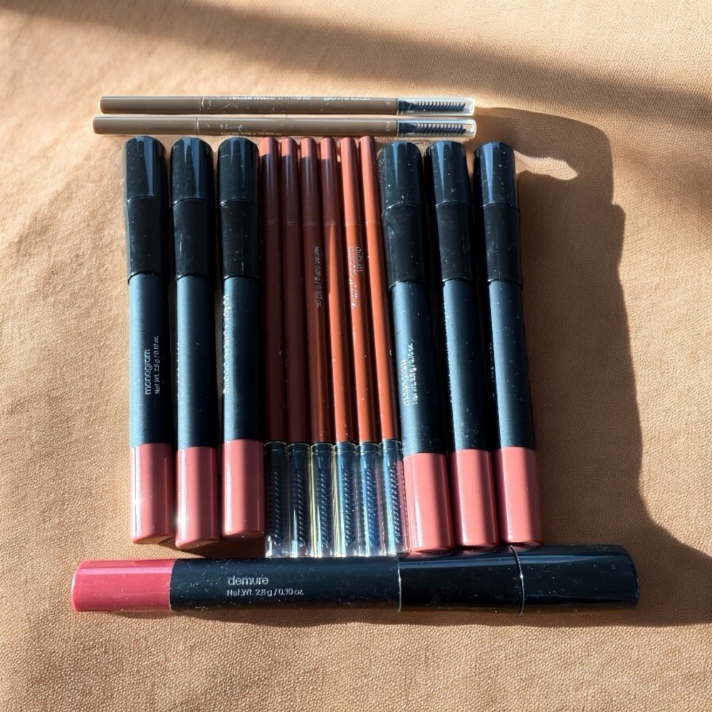 GLO SKIN BEAUTY SUEDE MATTE CRAYONS & BROW PENCIL BUNDLE (LOT#57)